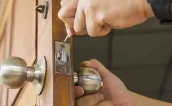 residential locksmith 570x350 - Cerrajero Villagonzalo-Arenas 24H Cerraduras Villagonzalo-Arenas